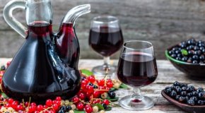 Вино из смородины – 4 вкусных рецепта