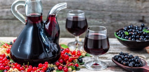 Вино из смородины – 4 вкусных рецепта