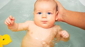 Инструкция для родителей: как купать новорожденного ребенка