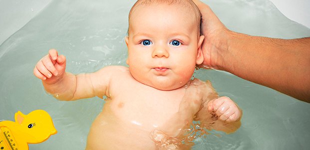 Инструкция для родителей: как купать новорожденного ребенка