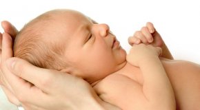 Запоры у новорожденных – причины и лечение