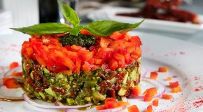 Салат с вялеными помидорами – 4 изысканных рецепта
