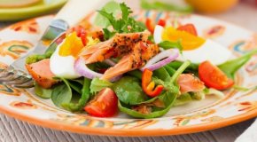 Салат с рыбой горячего копчения – 4 рецепта