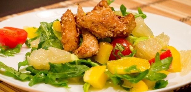 Салат с помело – 4 легких и полезных рецепта