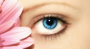 Как ухаживать за кожей вокруг глаз