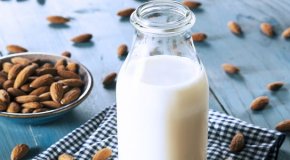 Миндальное молоко: польза, вред и калорийность
