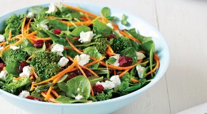 Салат со шпинатом: 4 вкусных и простых рецепта