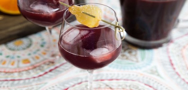 Вино из жимолости – домашние рецепты
