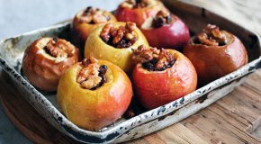 Яблоки в духовке – 5 рецептов полезного десерта