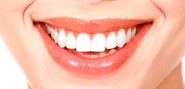 Как отбелить зубы в домашних условиях – народные средства