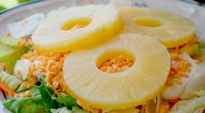 Салаты с курицей и ананасом — рецепты на любой вкус