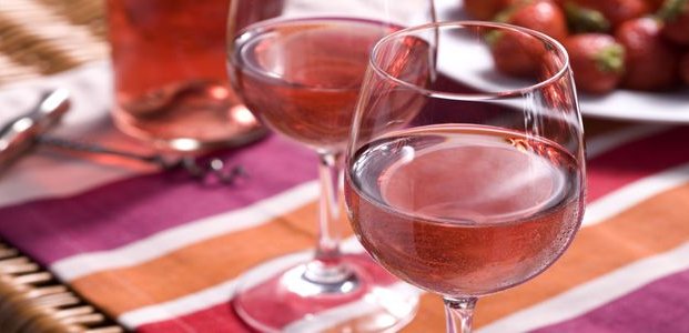Вино из клубники – легкие рецепты
