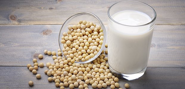 Соевое молоко – состав, польза, вред и противопоказания