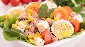 Салат с тунцом – 4 легких рецепта