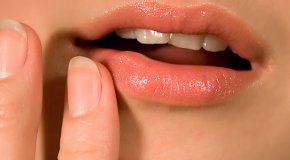 Как быстро вылечить простуду на губах — народные средства