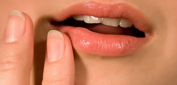 Как быстро вылечить простуду на губах — народные средства