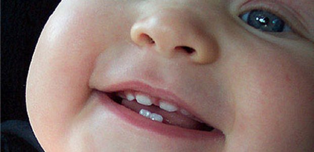 Что делать, когда у ребенка режутся зубки